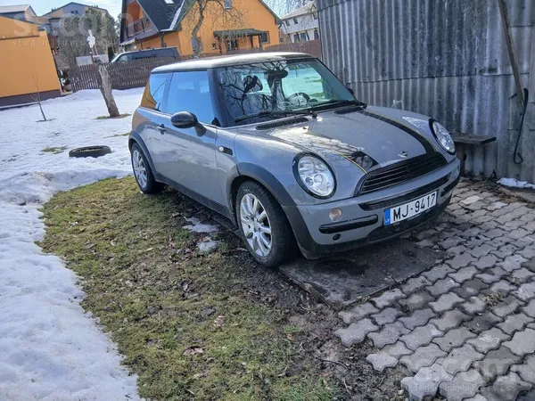 Nāk līdzi visezonas riepas ar diskiem 4-5mm. Nomainīti priekšā un aizmugurē