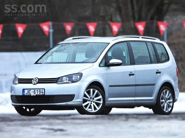 Volkswagen VW Touran ar uzticamo 2.0 dīzeļdzinēju, manuālo āt