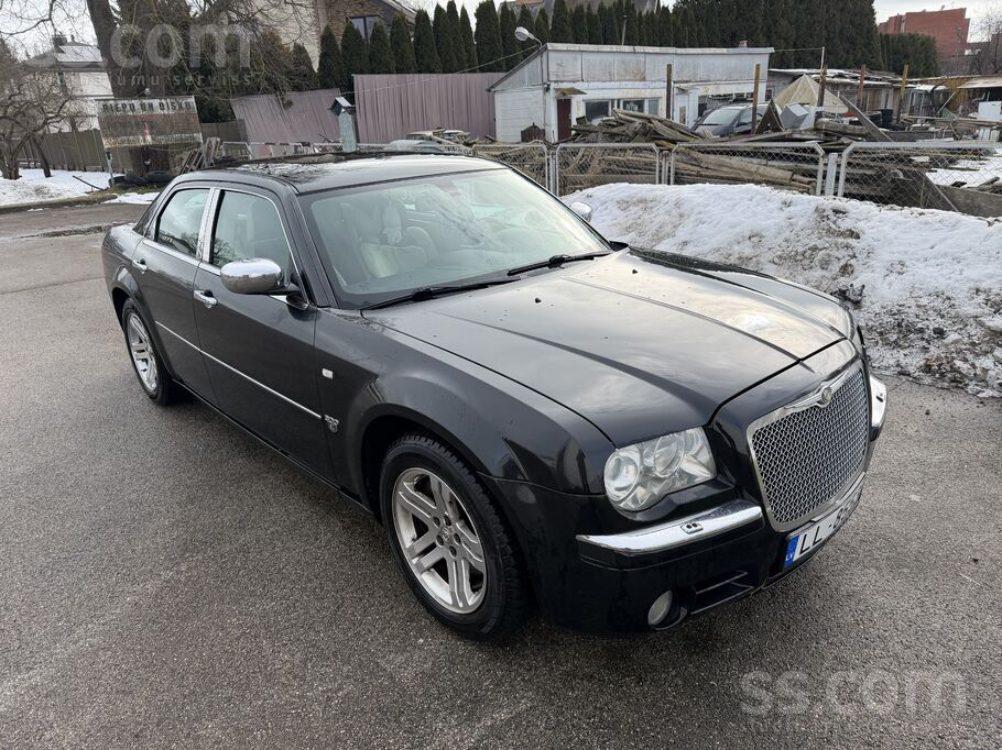 Chrysler Tiek pārdots priekš šī gada labs auto . Tika pirkt