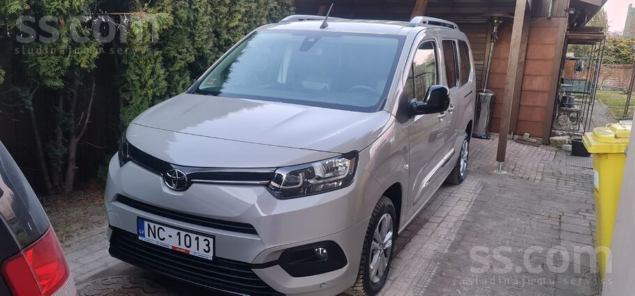 7 vietu Toyota Proace City Verso, garā baze ar viegli izņemamiem aizmugurēji