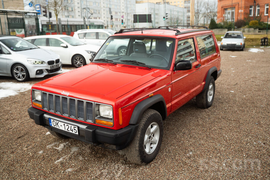 Jeep Cherokee Xj no Spānijas, Tikko ievests Latvijā, reģistrēts un veikta te