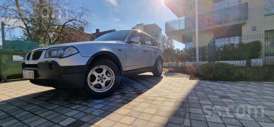 BMW Машина в хорошем состоянии