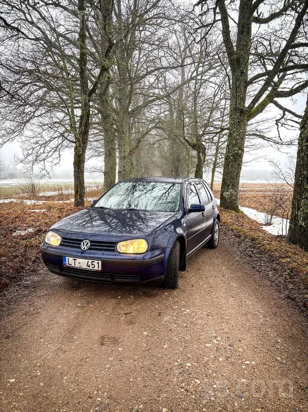 Volkswagen Pārdodu ļoti labu golfiņu, ar to ir jāizbrauc lai 