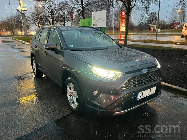 Toyota Pārdod perfektā stāvoklī esošo Rav4. Auto iegādāts