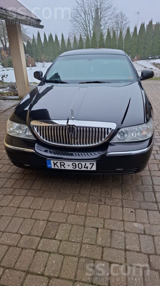 Pārdod Lincoln Town Car 20004.g. Automātiskā ātrumkārba, benzīns/ gāze, derī