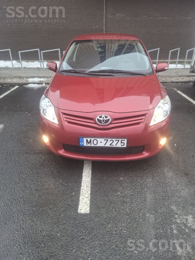 Toyota Auris. Automāts. 1.6 Benzīns. 97 kWt. 
TA līdz 03.03.2027. 
Pirmais