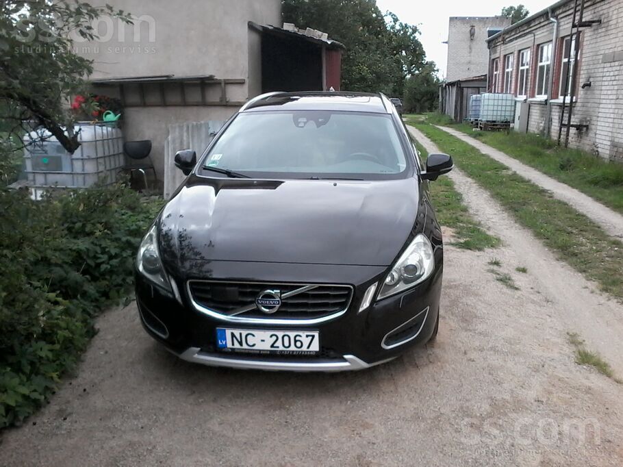 Volvo Pardodu Volvo V60 D5 151 KW summum universals 2011