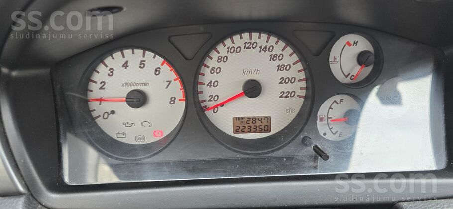 Машина технически в нормальном состоянии. Ржавчина на задних крыльях и капот