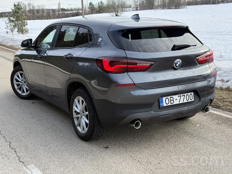 Adaptīvie led lukturi, M ādas stūre. projekcija uz stikla, ambient salona ap