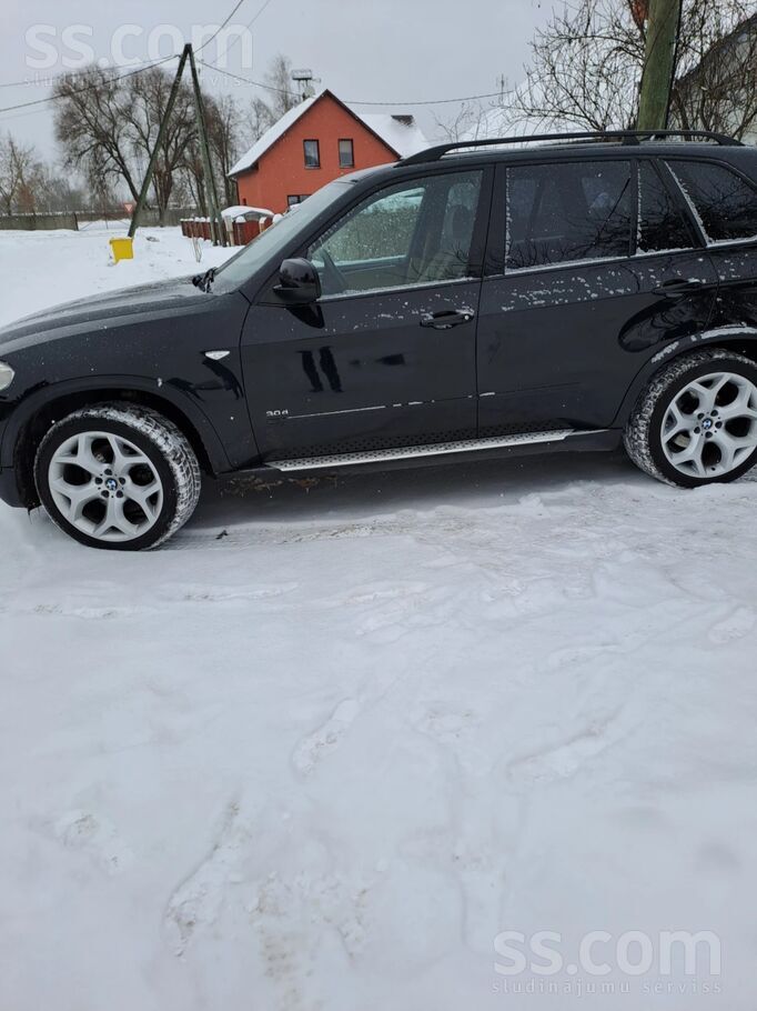 BMW Pārdod uzticamu un komfortablu 2008. gada BMW X5.