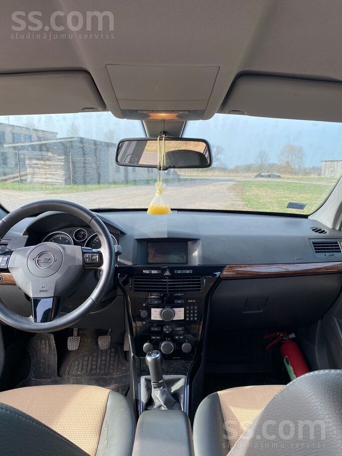 Opel Kopts un saudzēts auto. Uz doto brīdi auto ieguldī