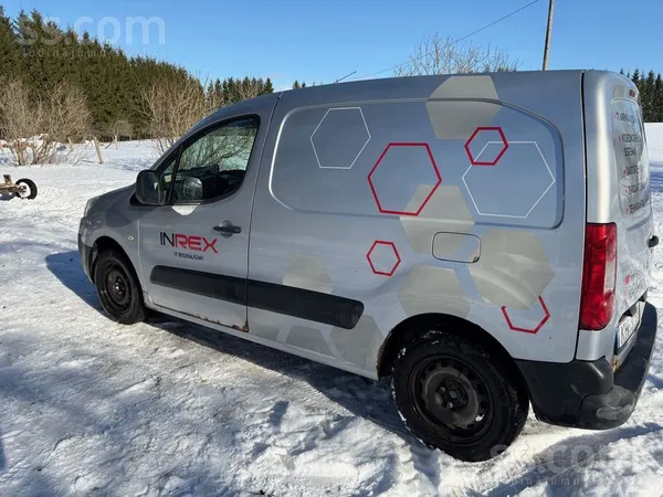 Peugeot Uzņemums pārdod auto, veikats regulāras apkopes, a