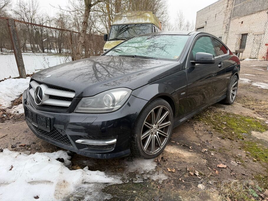 Tiek pārdots Mercedes C 350 Cgi ar dzinēja defektu, ievests Latvijā , nereģi
