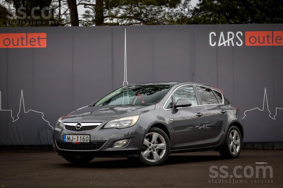 Opel Opel Astra ar 2.0 litru dīzeļdzinēju ar manuālo tr