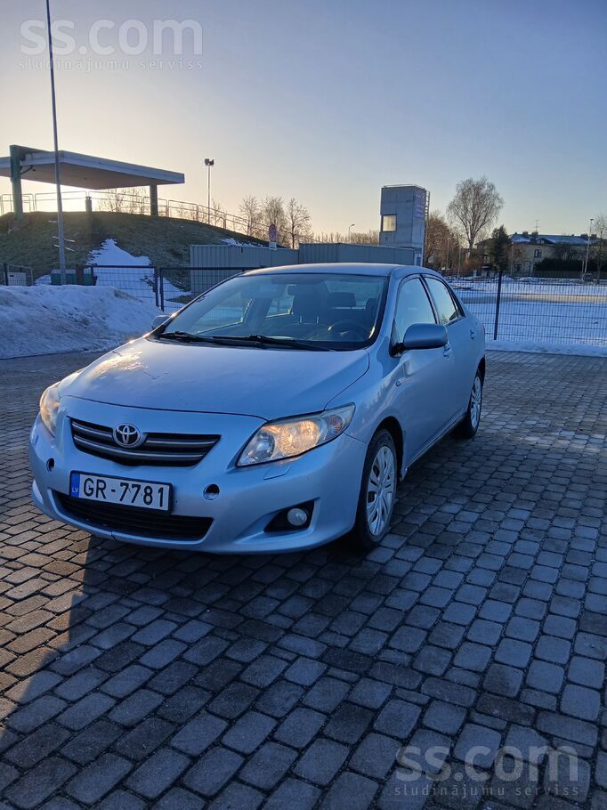 Toyota Pārdodu ekonomisku auto. Viss griežās un strādā la