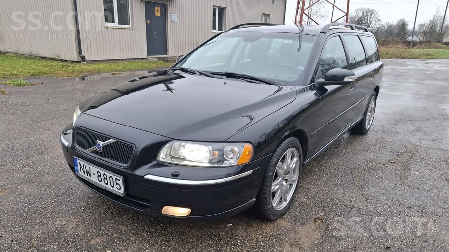 Volvo 2.4D, 136kW. Ādas salons, vadītāja sēdeklis el. re