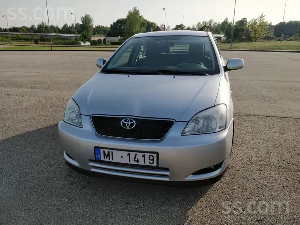 Toyota Pārdod labā tehniskā un vizuālā stāvoklī auto. 