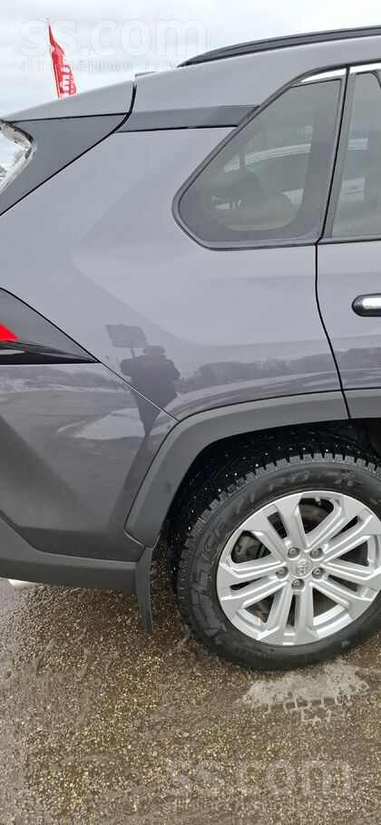 Premium klases auto. Par jaunu auto samaksāju 47 t. eiro. Pārdodu materiālu