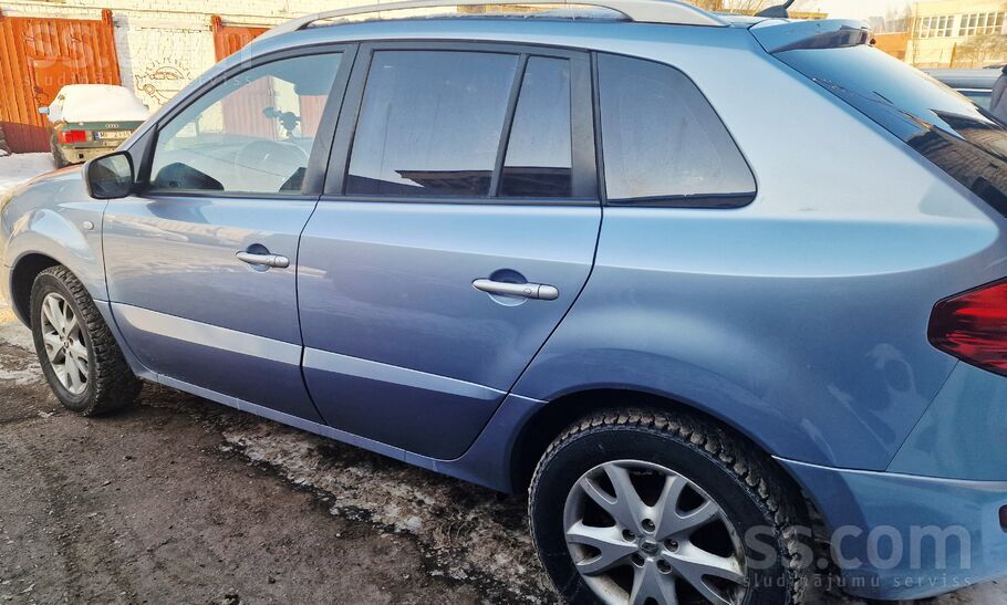 Renauit Koleos 2.0 дизель. Автомат 6-ступенчатая. В хорошем состояние.