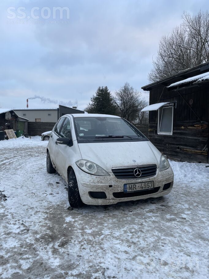 Pardodu Mercedes-Benz 2005 gada 2.0 dīzelis A160 ar manuālo kārbu, salauzas