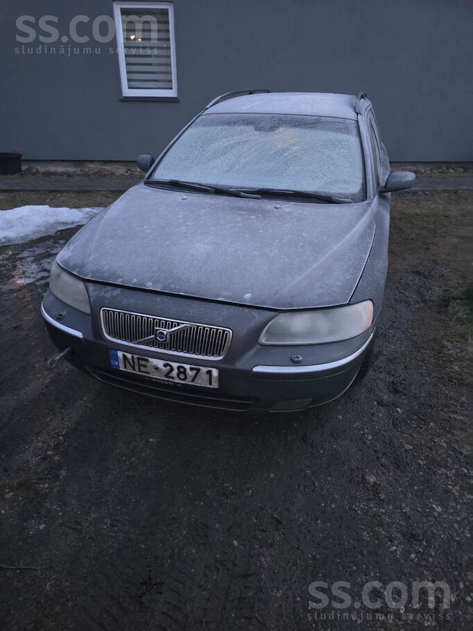 Sveiki. Pārdodu rezerves daļām volvo v70. Pārtrūka zobsiksna.