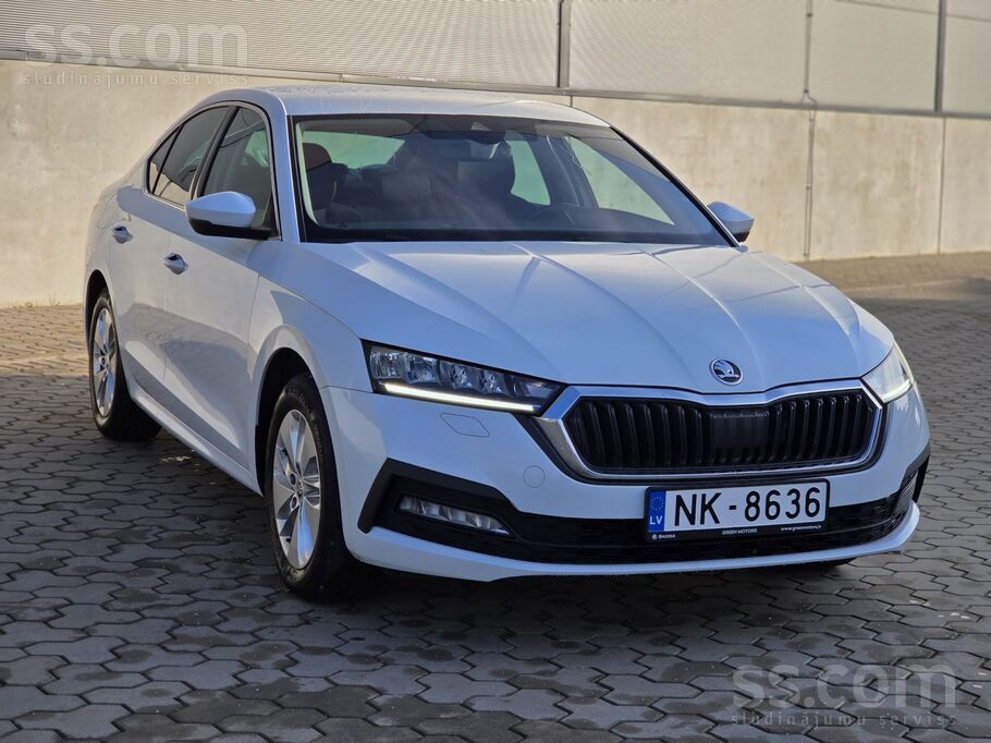 Uzņēmums pārdod , gandrīz jaunu , Škoda Octavia . Cenā norādīta ar Pvn . Nob