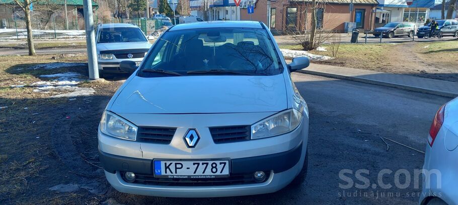 Renault Машина в хорошем состоянии, без коррозии, поменяня
