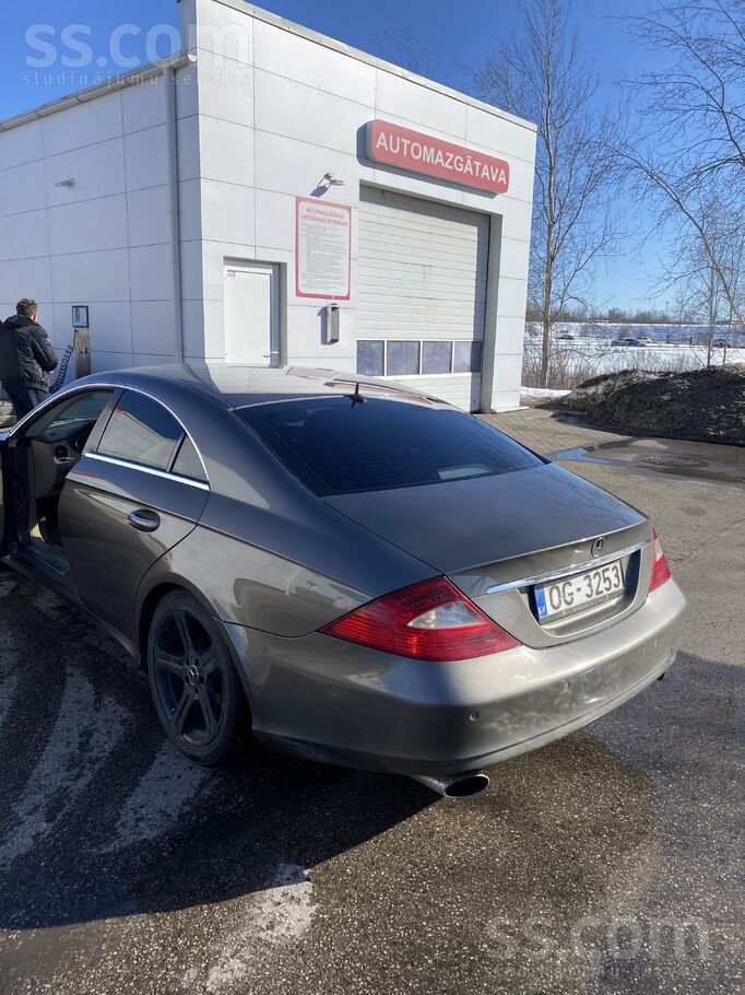 Lat: Ekonomiska gāze-ap 12 eiro uz 100 km, dzinējs un ātrumi darbojas teicam