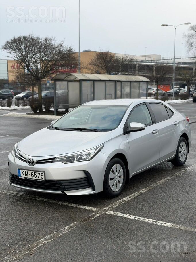 Toyota Pārdod labā tehniskā un vizuālā stāvoklī auto. 