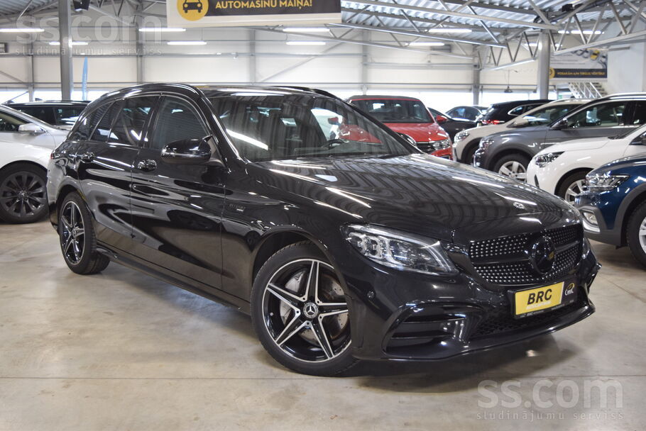 Mercedes-Benz C 400 4Matic. 2018. gada. 3.0l benzīns, 245 Kw (333 Hp)

Par