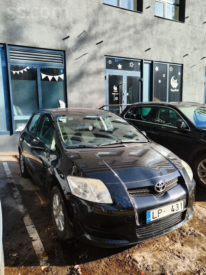 Toyota Nesteidzīgā pārdošanā. 