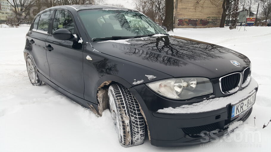 BMW Есть небольшие визуальные дефекты. Более подробную