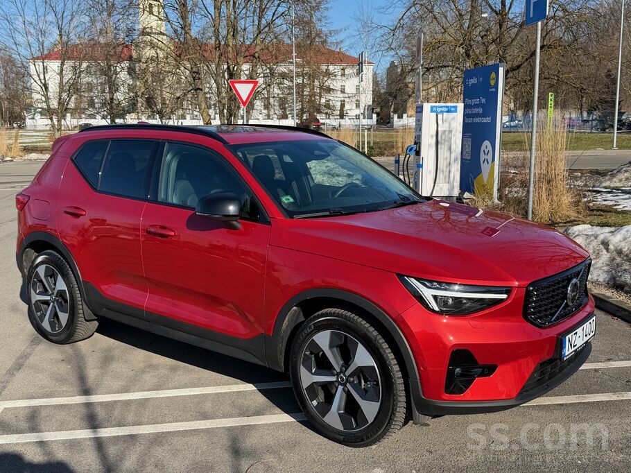Volvo Xc40 B4 145Kw/197Zs Ultimate Dark 8At Fwd 2.0 benzīns.
Oriģināls,