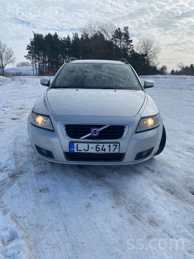 Pārdod automašīnu Volvo V50 labā vizuālā un tehniskā stāvoklī, viens īpašnie