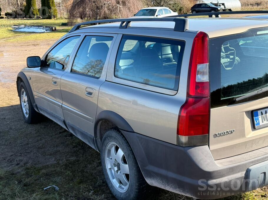 Mašīnai 4x4 strādā, bundža un salons ļoti labā stāvoklī, iepriekš bijis reģi