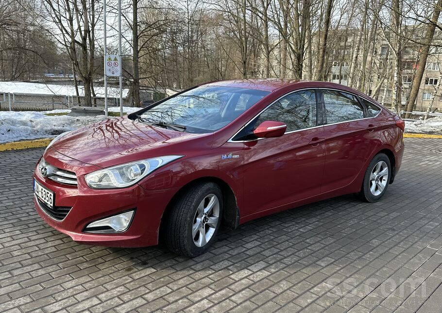 Pārdodu savu mīļoto Hundai I40 1.6, 85kW. Skaists, ērts, ekonomisks auto.