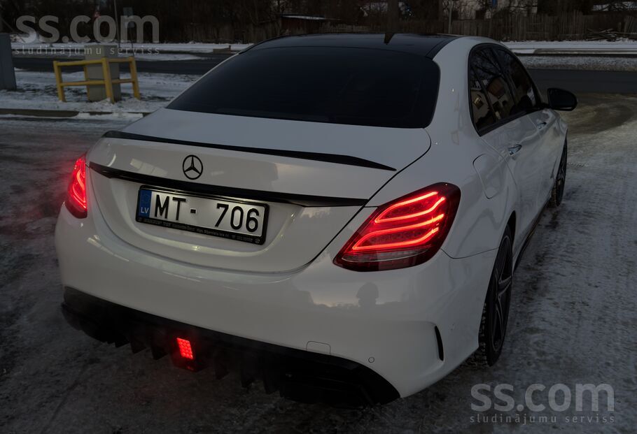 Mercedes-Benz C43 Amg 4Matic sportisks un elegants auto, kas piedāvā ideālu