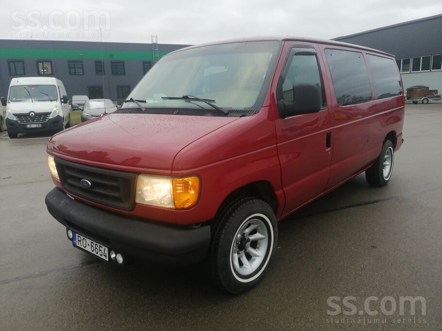 V8, benzīns/gāze. Gadu atpakaļ savā gaitā atvests no Vācijas, pirms tam 10 g