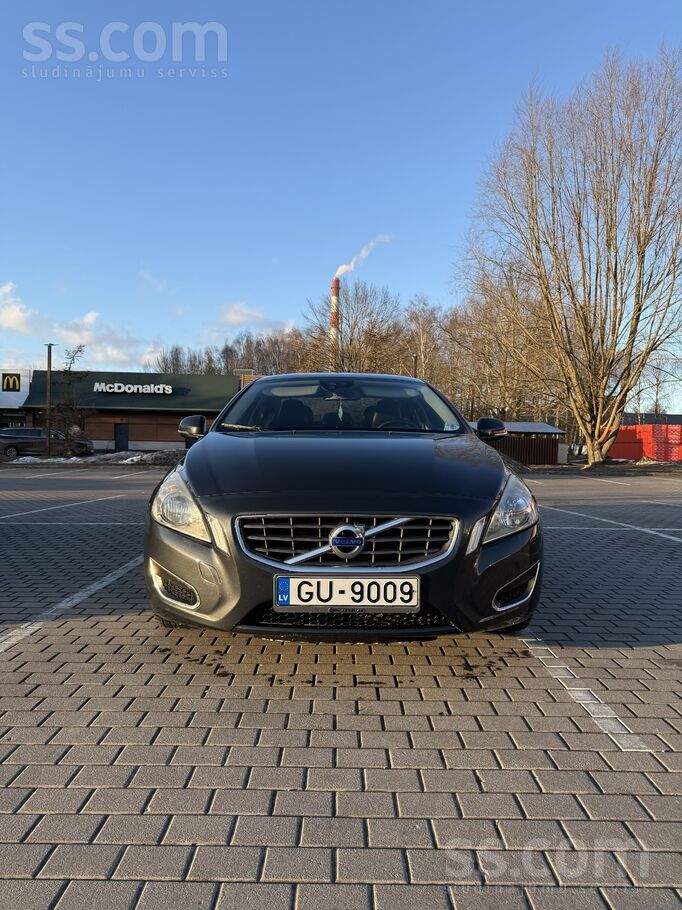 Volvo Pārdodu Volvo S60 2011. gada izlaiduma ar dīzeļdzi