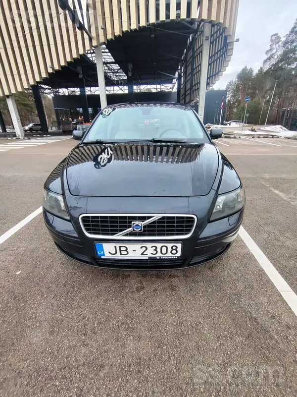 Volvo Pārdodu Volvo s40.Motors teicamā stāvoklī, jāsalab