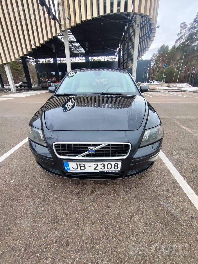 Volvo Pārdodu Volvo s40.Motors teicamā stāvoklī, jāsalab