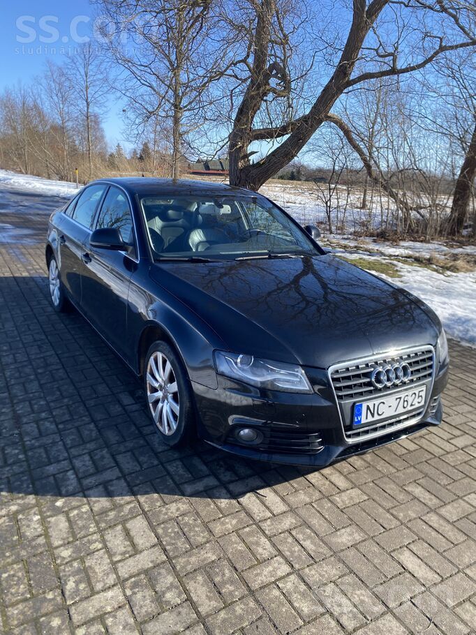 Audi Pārdod labu Audi a4, viss strādā lieliski, auto ne