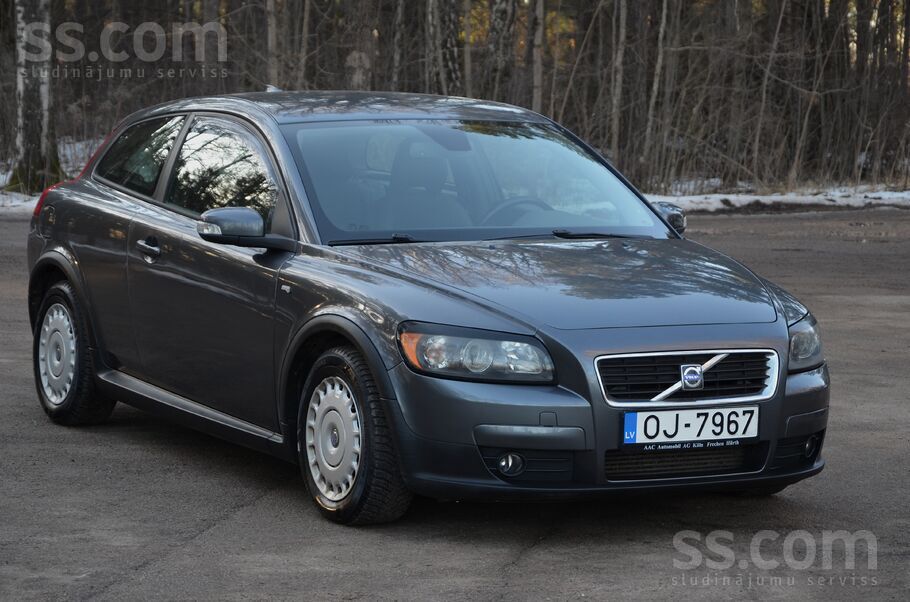 Volvo C30 1.6D (80Kw/109Zs) Dīzelis ar Mehānisko ātrumkārbu.
Automašīna