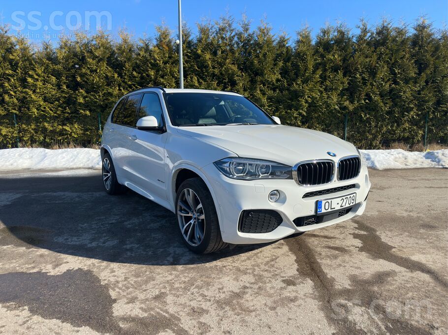 BMW Uzņēmums pārdod BMW X5 Xdrive30D. 