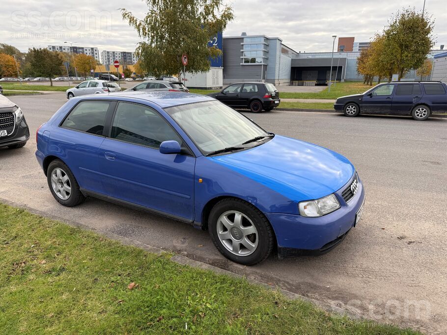 Audi Tiek tirgots Audi A3 1, 6i 3 durvju hečbeks. 