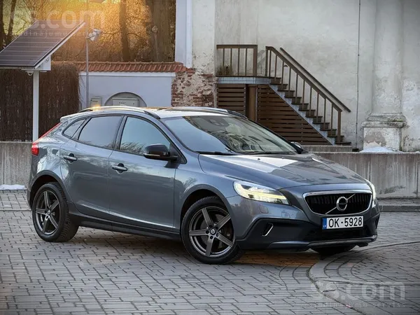 Volvo Volvo v40 Cross Country 2.0d ar labu Komplektāciju