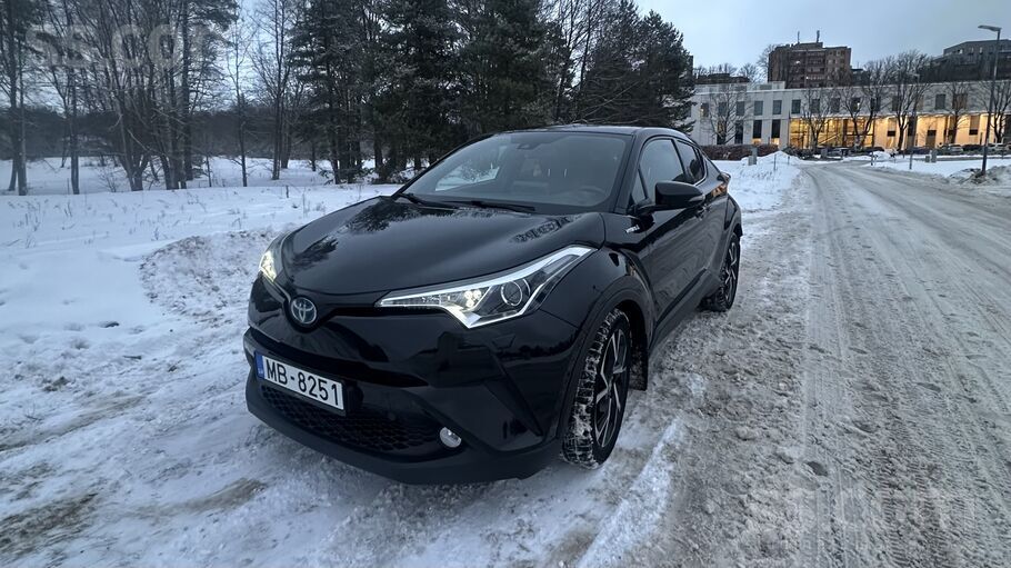 Sakarā ar pārcelšanos steidzami pārdodu automašīnu, 
Toyota C-Hr Hybrid, 20