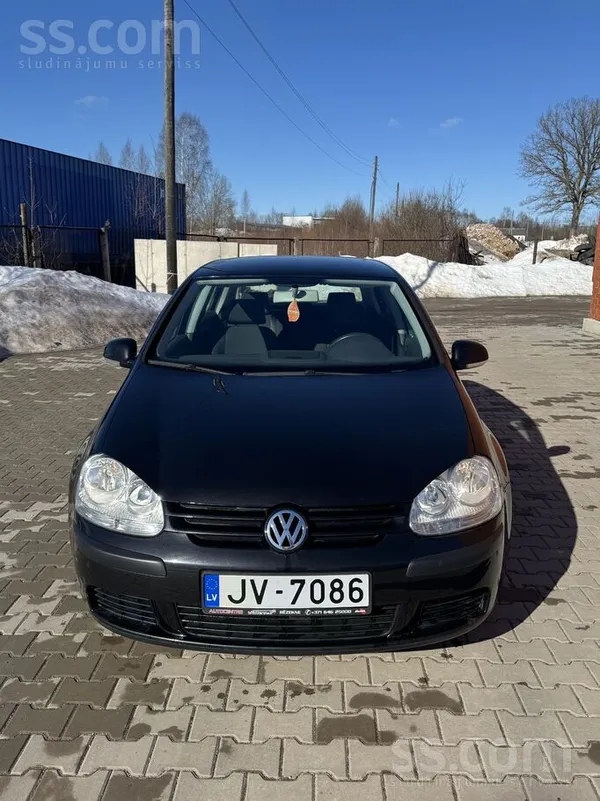 Volkswagen Pārdodu 2004. gada Volkswagen Golf 5 ar 1.4 Fsi be