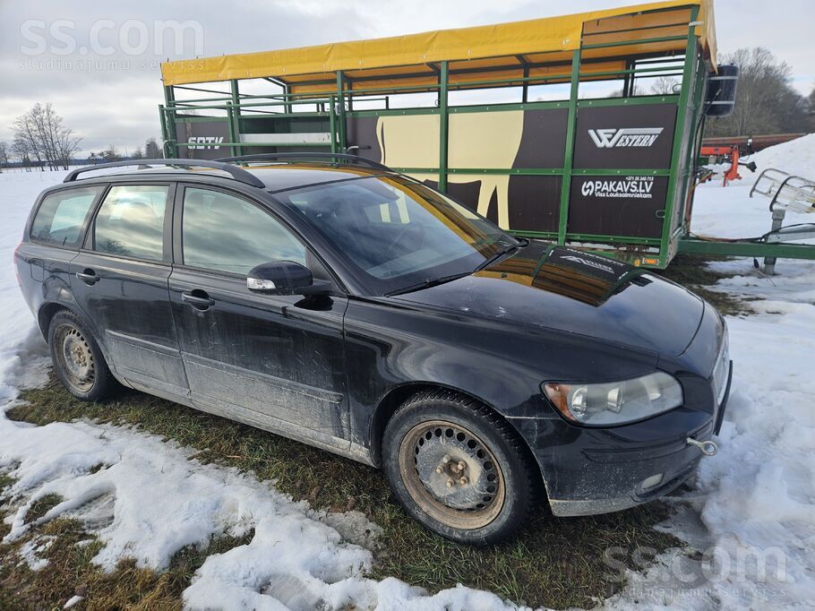 Volvo Pardodu volvo V50. Beigts motors. Pārējais viss no