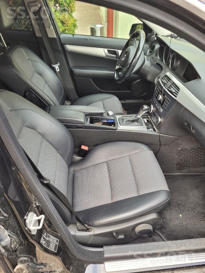 Mercedes Pārdodu Mercedes C200